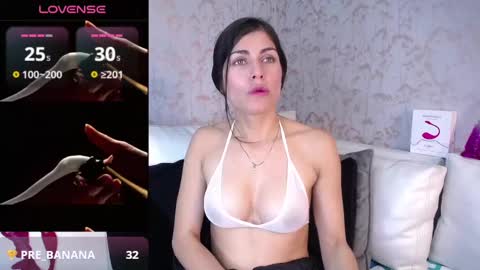 Snapshot of melodiroux_ chatting on 02-26-25, 06:43 Melodi online show from 02-26-25, 06:43