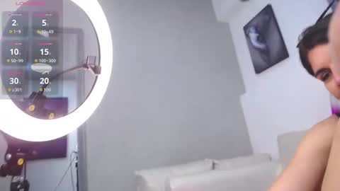 Snapshot of melodiroux_ chatting on 09-23-25, 01:36 Melodi online show from 09-23-25, 01:36