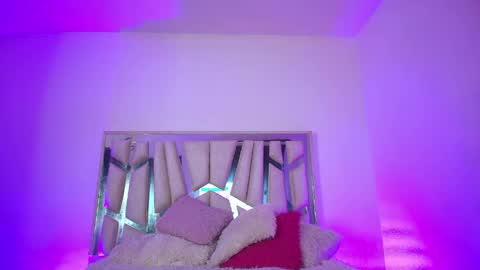Snapshot of melody__77 chatting on 06-02-26, 04:36 online show from 06-02-26, 04:36
