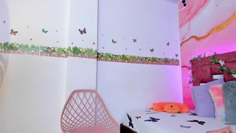 Snapshot of melody_paris chatting on 01-20-25, 10:51 Mixie online show from 01-20-25, 10:51