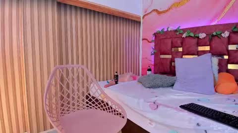 Snapshot of melody_paris chatting on 02-19-25, 04:55 Mixie online show from 02-19-25, 04:55