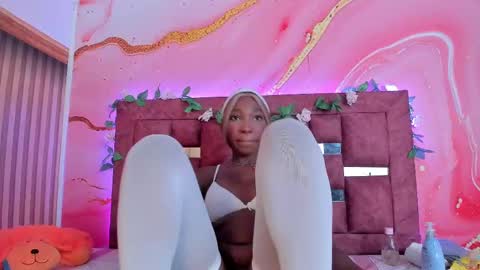 Snapshot of melody_paris chatting on 03-05-25, 10:55 Mixie online show from 03-05-25, 10:55