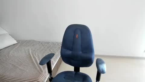 Snapshot of melodyhewit chatting on 01-11-25, 12:50 Masha online show from 01-11-25, 12:50