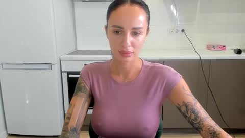 Snapshot of melodyhewit chatting on 09-19-25, 06:26 Masha online show from 09-19-25, 06:26