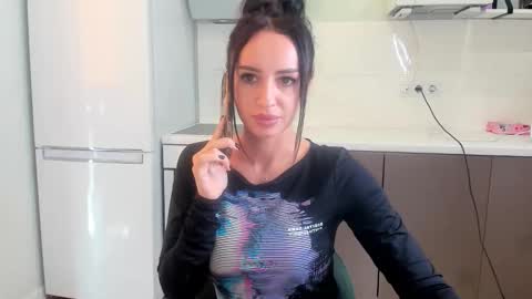 Snapshot of melodyhewit chatting on 11-01-25, 11:23 Masha online show from 11-01-25, 11:23