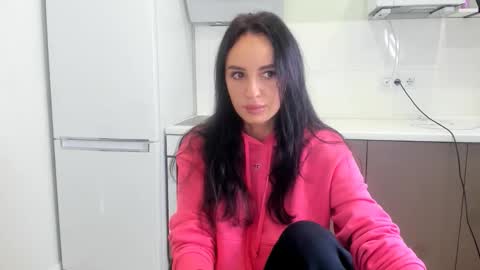 Snapshot of melodyhewit chatting on 11-19-25, 08:47 Masha online show from 11-19-25, 08:47