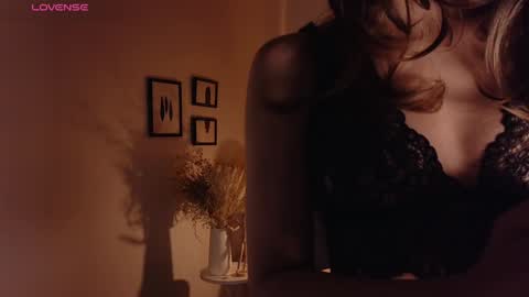 Snapshot of melodykey_x chatting on 01-12-25, 03:46 melody  online show from 01-12-25, 03:46