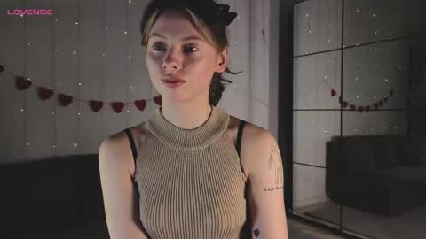 Snapshot of melodykey_x chatting on 02-14-25, 02:02 melody  online show from 02-14-25, 02:02