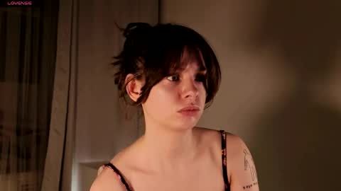 Snapshot of melodykey_x chatting on 04-15-26, 04:25 melody online show from 04-15-26, 04:25