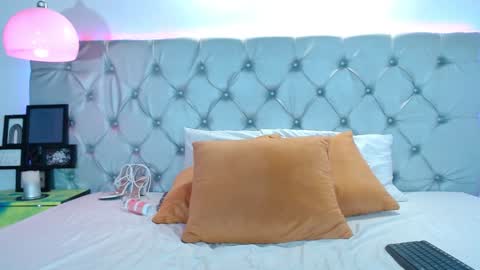 Snapshot of melodymansson chatting on 01-28-25, 02:21 Luisa Castro online show from 01-28-25, 02:21