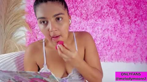 Snapshot of melodymoore_ chatting on 11-24-25, 02:33 Melody online show from 11-24-25, 02:33