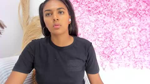 Snapshot of melodymoore_ chatting on 02-15-26, 09:22 Melody online show from 02-15-26, 09:22