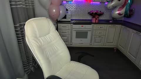 Snapshot of melodyoflovee chatting on 01-20-25, 06:42 Kaylie online show from 01-20-25, 06:42