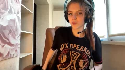 Snapshot of melonygriffen chatting on 10-01-25, 02:12 Hi Im Aria 18 years old online show from 10-01-25, 02:12