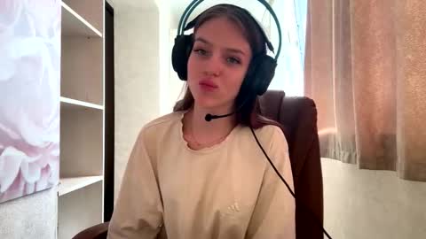 Snapshot of melonygriffen chatting on 10-03-25, 12:46 Hi Im Aria 18 years old online show from 10-03-25, 12:46