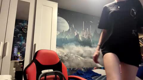 Snapshot of melonygriffen chatting on 10-10-25, 12:15 Hi Im Aria 18 years old online show from 10-10-25, 12:15