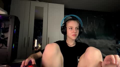 Snapshot of melonygriffen chatting on 10-12-25, 12:15 Hi Im Aria 18 years old online show from 10-12-25, 12:15