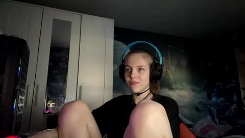 Snapshot of melonygriffen chatting on 10-26-25, 12:22 Hi Im Aria 18 years old online show from 10-26-25, 12:22