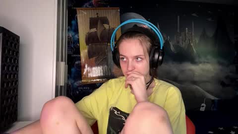 Snapshot of melonygriffen chatting on 11-02-25, 12:18 Hi Im Aria 18 years old online show from 11-02-25, 12:18