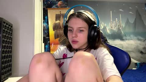 Hi Im Aria 18 years old online show from 02-16-26, 04:14