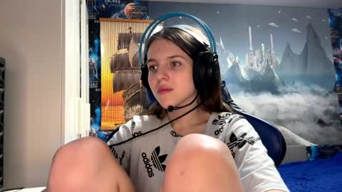Hi Im Aria 18 years old online show from 04-16-26, 02:51