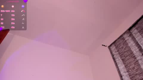 Snapshot of mely_rosee chatting on 10-17-25, 11:35 online show from 10-17-25, 11:35