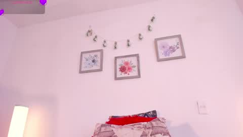 Snapshot of mely_rosee chatting on 05-22-26, 12:22 online show from 05-22-26, 12:22