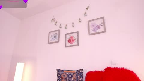 Snapshot of mely_rosee chatting on 05-26-26, 12:23 online show from 05-26-26, 12:23