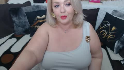 Snapshot of melyssamilfxxx chatting on 05-07-26, 03:34 melyssamilfxxx online show from 05-07-26, 03:34