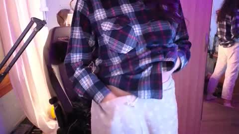 Snapshot of memisecrets chatting on 01-10-26, 06:31 Megumi Aina online show from 01-10-26, 06:31