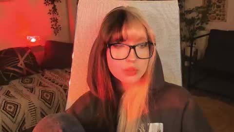 Snapshot of memorycadence chatting on 10-23-25, 04:06 Mia online show from 10-23-25, 04:06