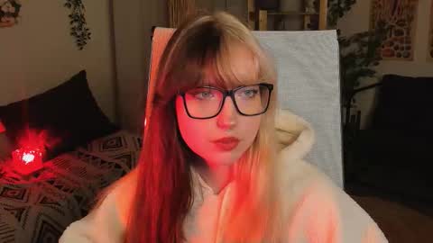 Snapshot of memorycadence chatting on 10-26-25, 03:18 Mia online show from 10-26-25, 03:18