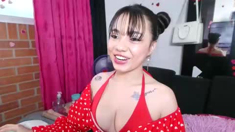 Snapshot of mena_hicks chatting on 09-12-25, 10:10 Heart online show from 09-12-25, 10:10