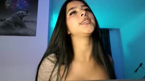 Snapshot of mencia_sharmaa chatting on 12-17-25, 02:17 Menca of your love online show from 12-17-25, 02:17