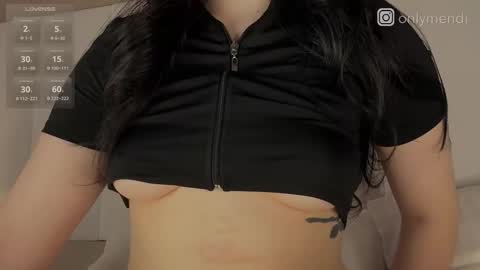 Snapshot of menndi chatting on 10-31-25, 10:05 menndi online show from 10-31-25, 10:05