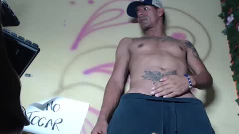 Snapshot of mensexydick20 chatting on 03-10-25, 03:01 big brown online show from 03-10-25, 03:01