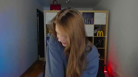 Flora  Next stream November 17th at 6  GMT online show from 02-25-26, 04:33