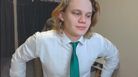 Snapshot of meow_mickey chatting on 12-02-24, 05:26 Mickey online show from 12-02-24, 05:26