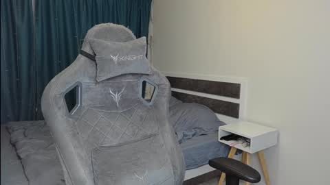 Snapshot of meow_mickey chatting on 12-05-24, 03:48 Mickey online show from 12-05-24, 03:48