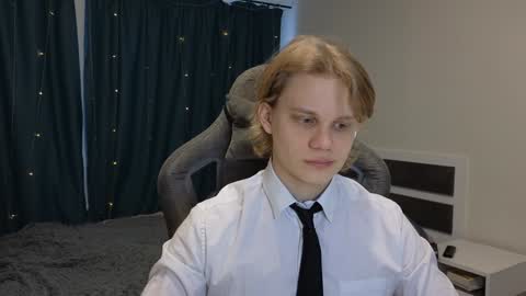 Snapshot of meow_mickey chatting on 12-15-24, 05:02 Mickey online show from 12-15-24, 05:02