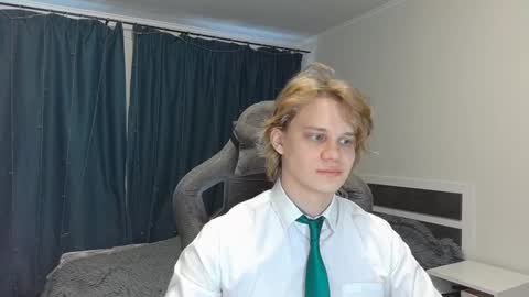 Snapshot of meow_mickey chatting on 12-16-24, 05:17 Mickey online show from 12-16-24, 05:17