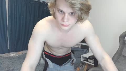 Snapshot of meow_mickey chatting on 12-16-24, 11:22 Mickey online show from 12-16-24, 11:22