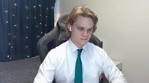 Snapshot of meow_mickey chatting on 12-19-24, 05:29 Mickey online show from 12-19-24, 05:29