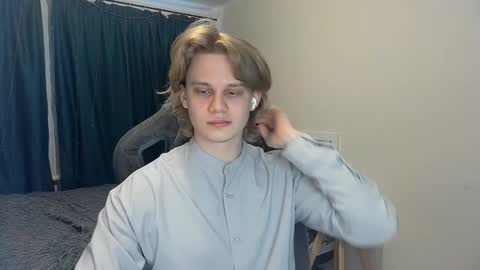 Snapshot of meow_mickey chatting on 12-21-24, 05:03 Mickey online show from 12-21-24, 05:03