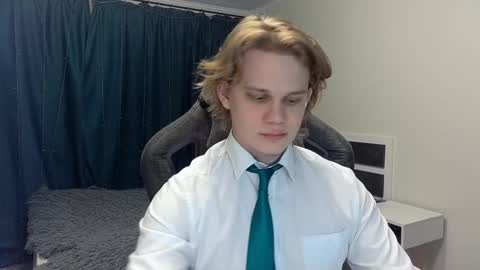 Snapshot of meow_mickey chatting on 12-22-24, 04:28 Mickey online show from 12-22-24, 04:28