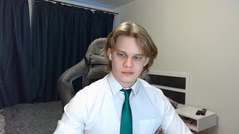 Snapshot of meow_mickey chatting on 12-24-24, 04:33 Mickey online show from 12-24-24, 04:33