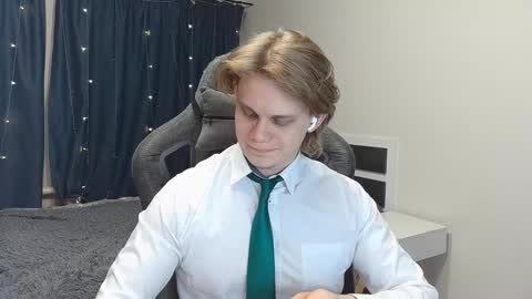 Snapshot of meow_mickey chatting on 12-24-24, 05:13 Mickey online show from 12-24-24, 05:13