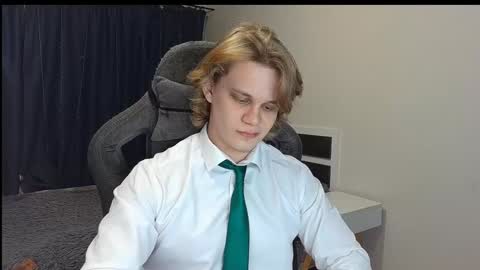 Snapshot of meow_mickey chatting on 12-26-24, 02:33 Mickey online show from 12-26-24, 02:33