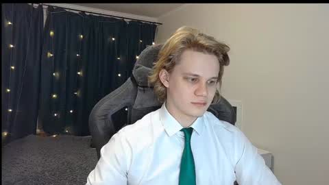 Snapshot of meow_mickey chatting on 12-27-24, 03:53 Mickey online show from 12-27-24, 03:53