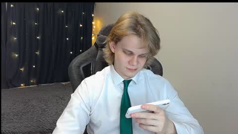 Snapshot of meow_mickey chatting on 12-27-24, 05:26 Mickey online show from 12-27-24, 05:26